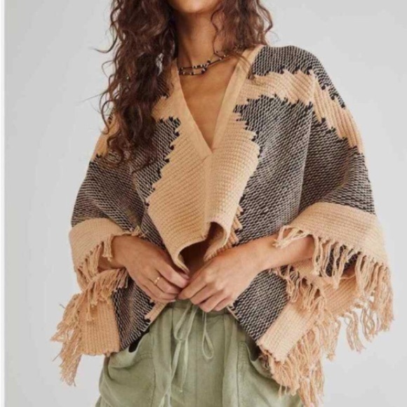 Fringed Tan and Black Sweater Poncho NWT - Picture 4 of 8
